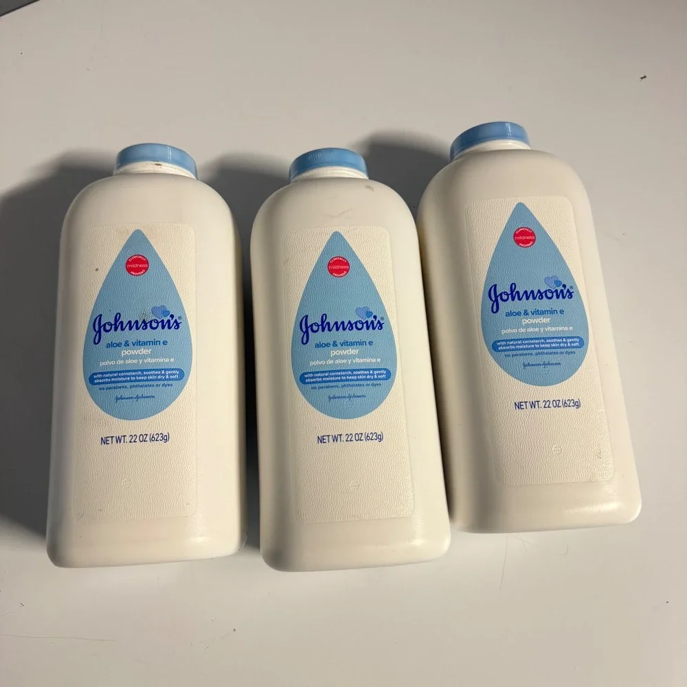 Johnsons Baby Powder Aloe and Vitamin E Cornstarch 22oz 3 Pack Bundle